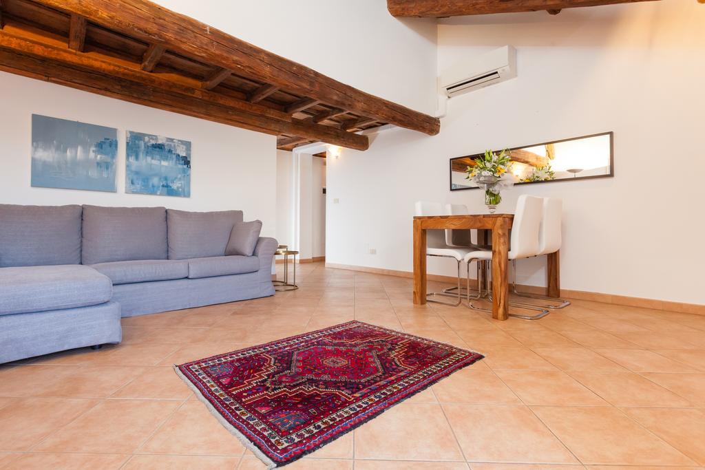 Maisonette Farnese Rome Room photo
